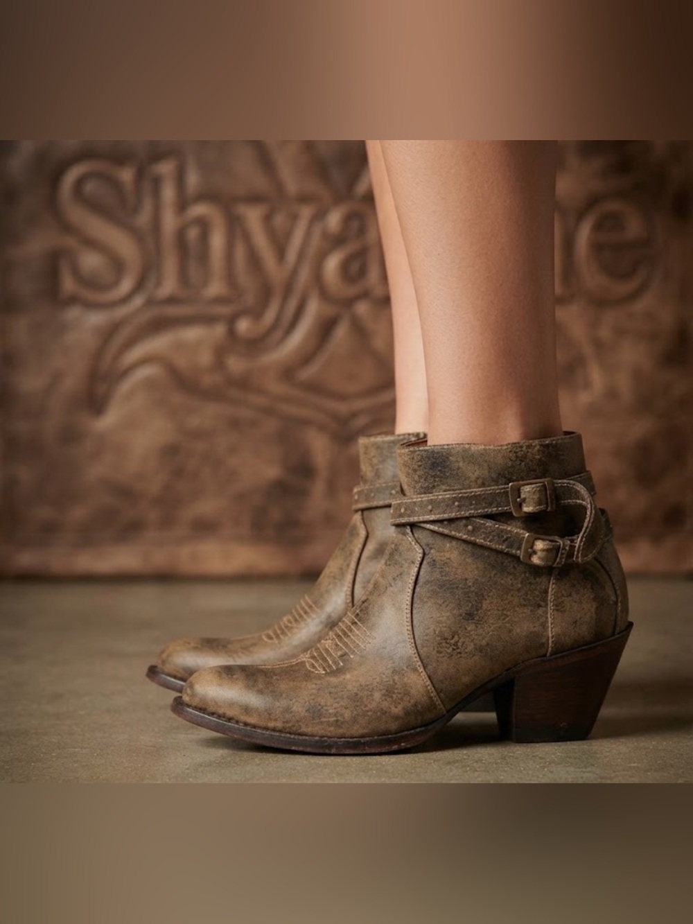 Authentic Shyanne designer distressed leather western cowboy ankle boots 7.5